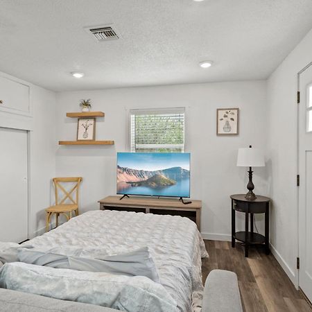 Peach Street Super Suite Medford Ngoại thất bức ảnh