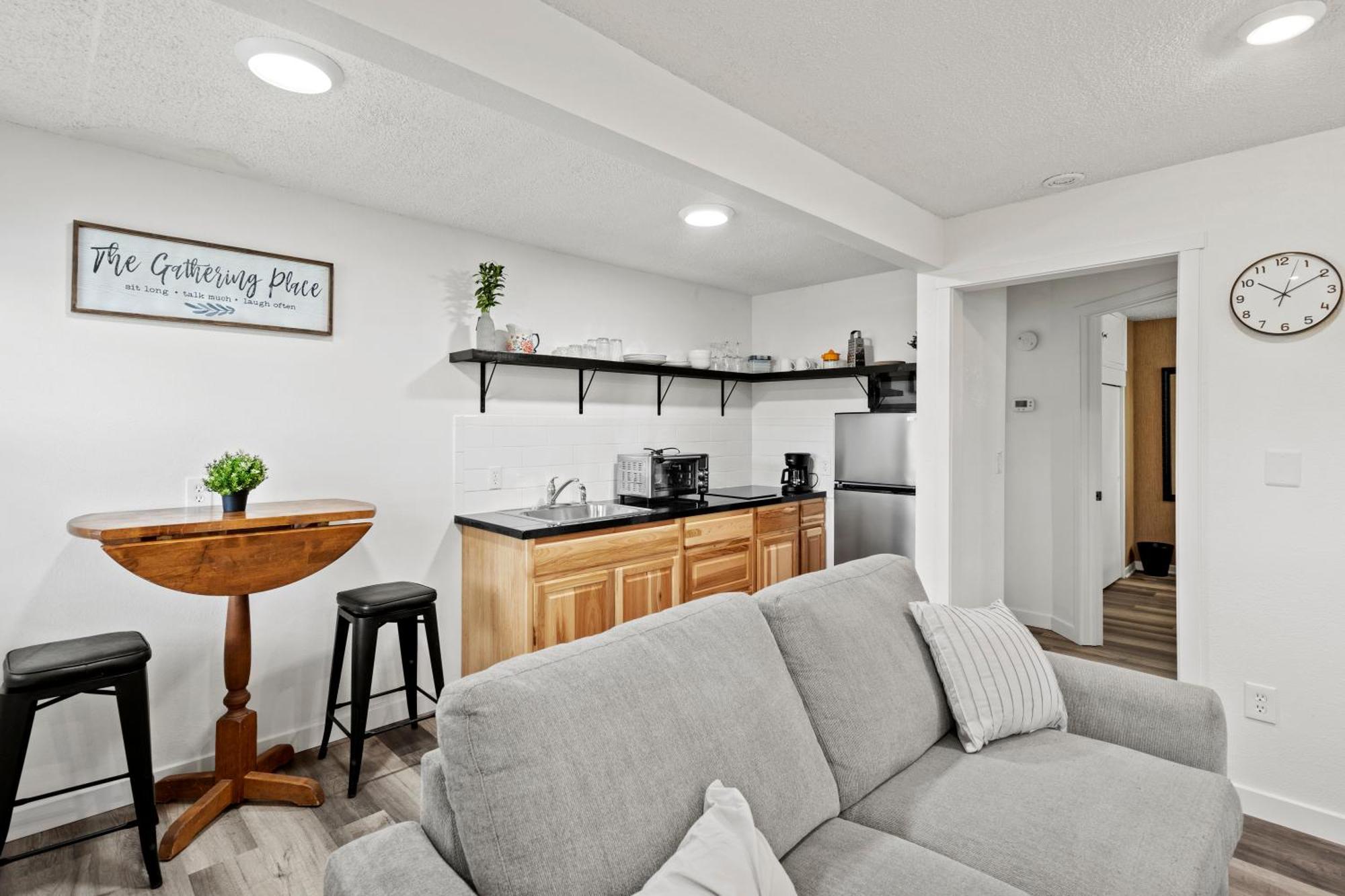 Peach Street Super Suite Medford Ngoại thất bức ảnh